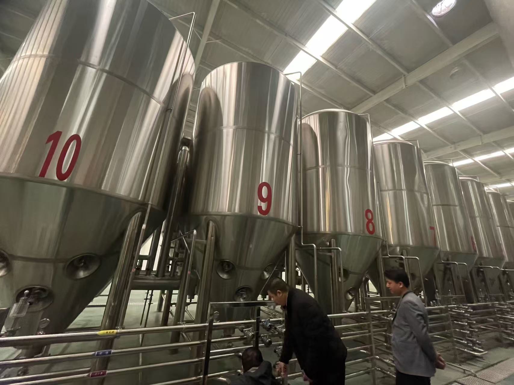 克拉玛依精酿啤酒设备厂—平面布置、设备设计、制造、调试、培训等一条龙服务